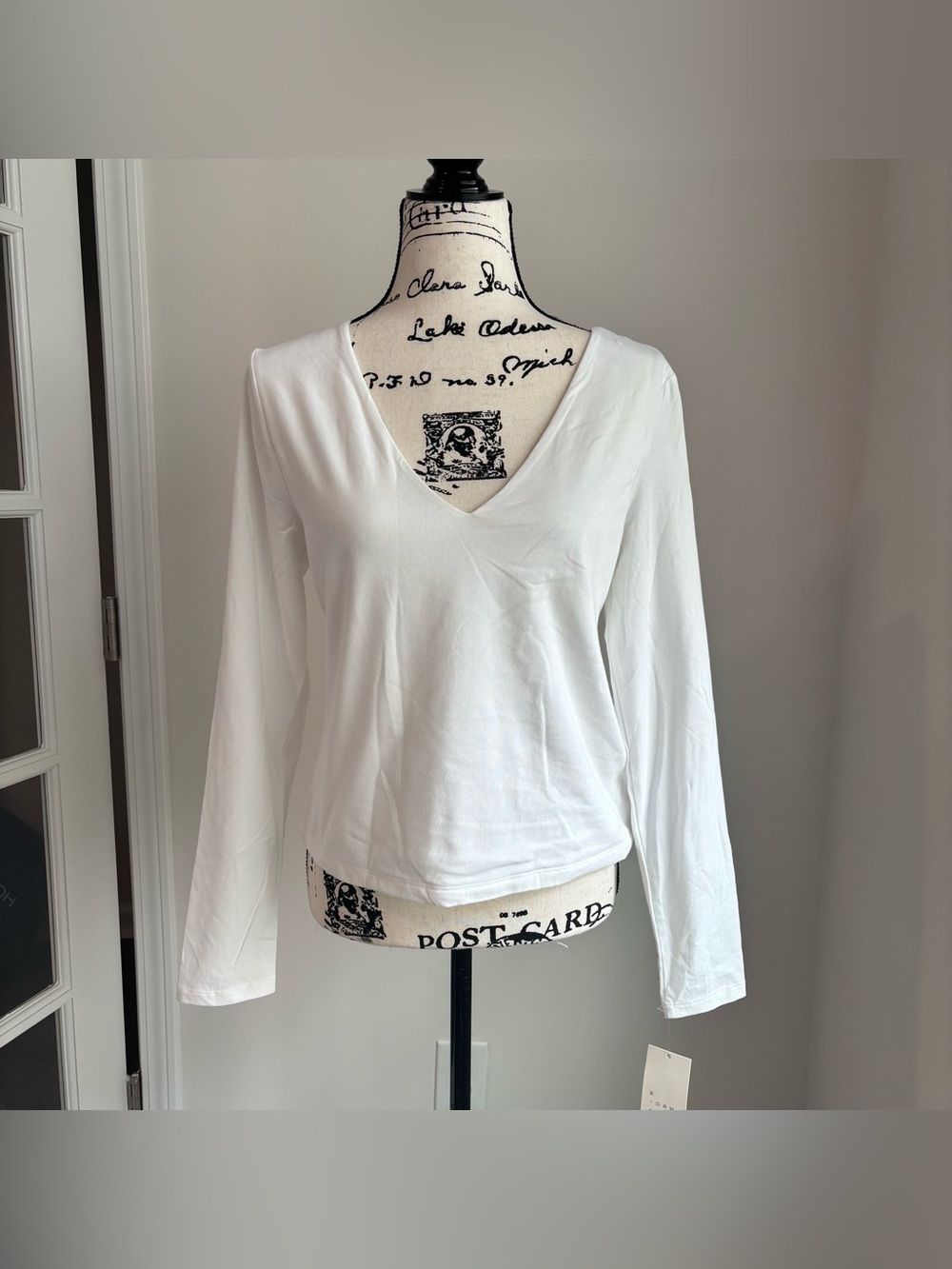 A New Day Women Soft Cotton V-neck long sleeve tops in white NWT